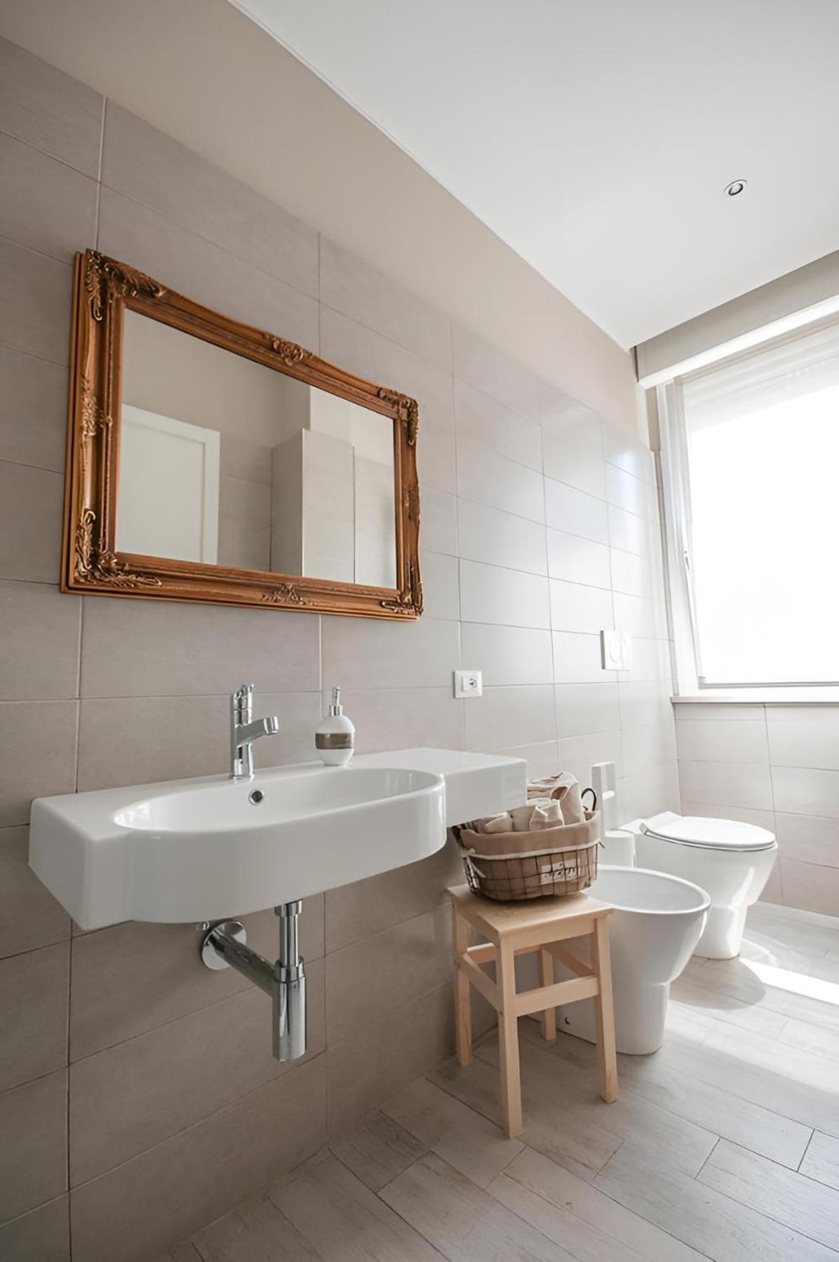 Alla Scaletta - Stanze Con Bagno Privato E Wifi A Pochi Passi Dal Duomo Mirandola Exteriör bild