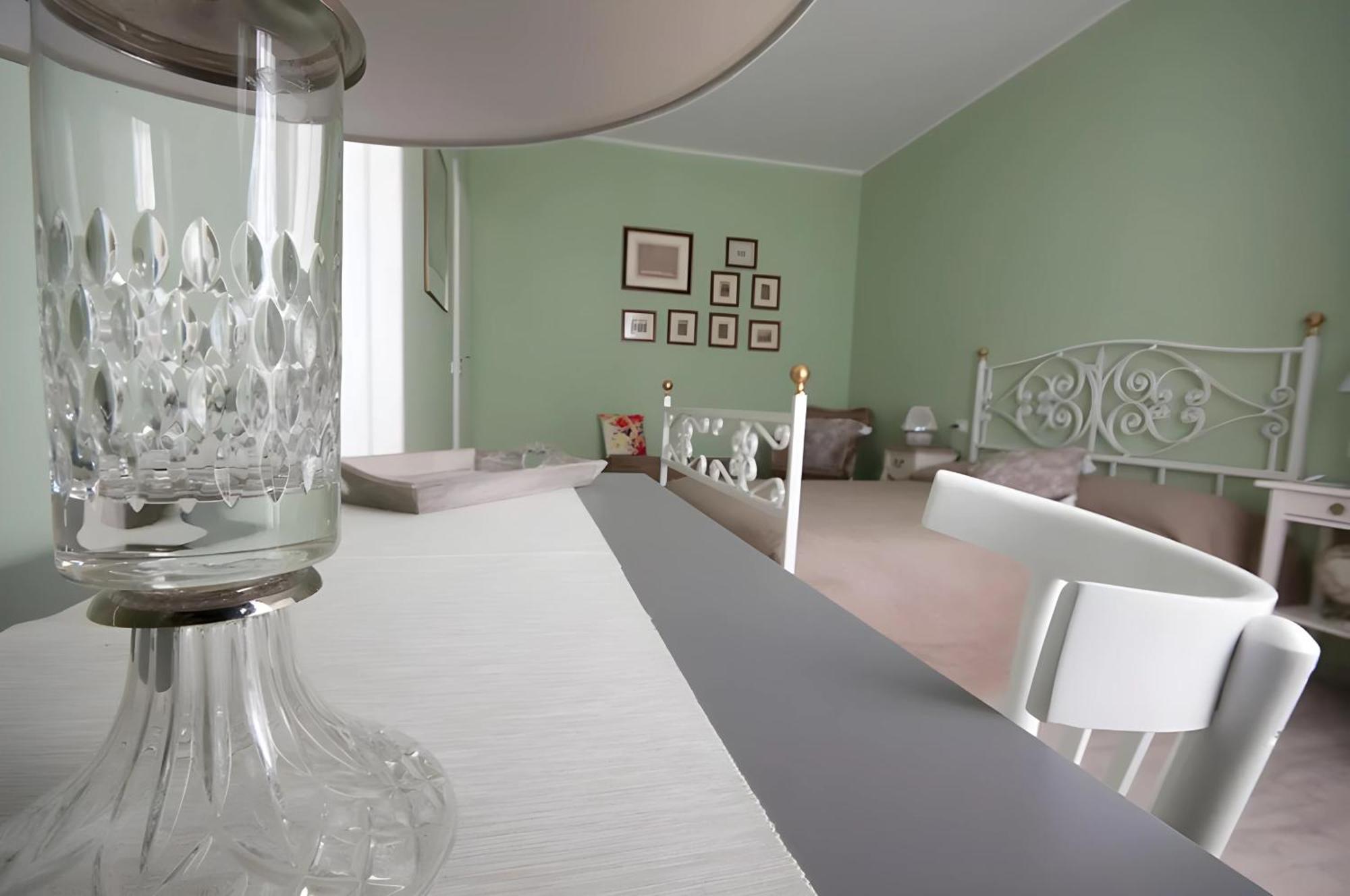 Alla Scaletta - Stanze Con Bagno Privato E Wifi A Pochi Passi Dal Duomo Mirandola Exteriör bild