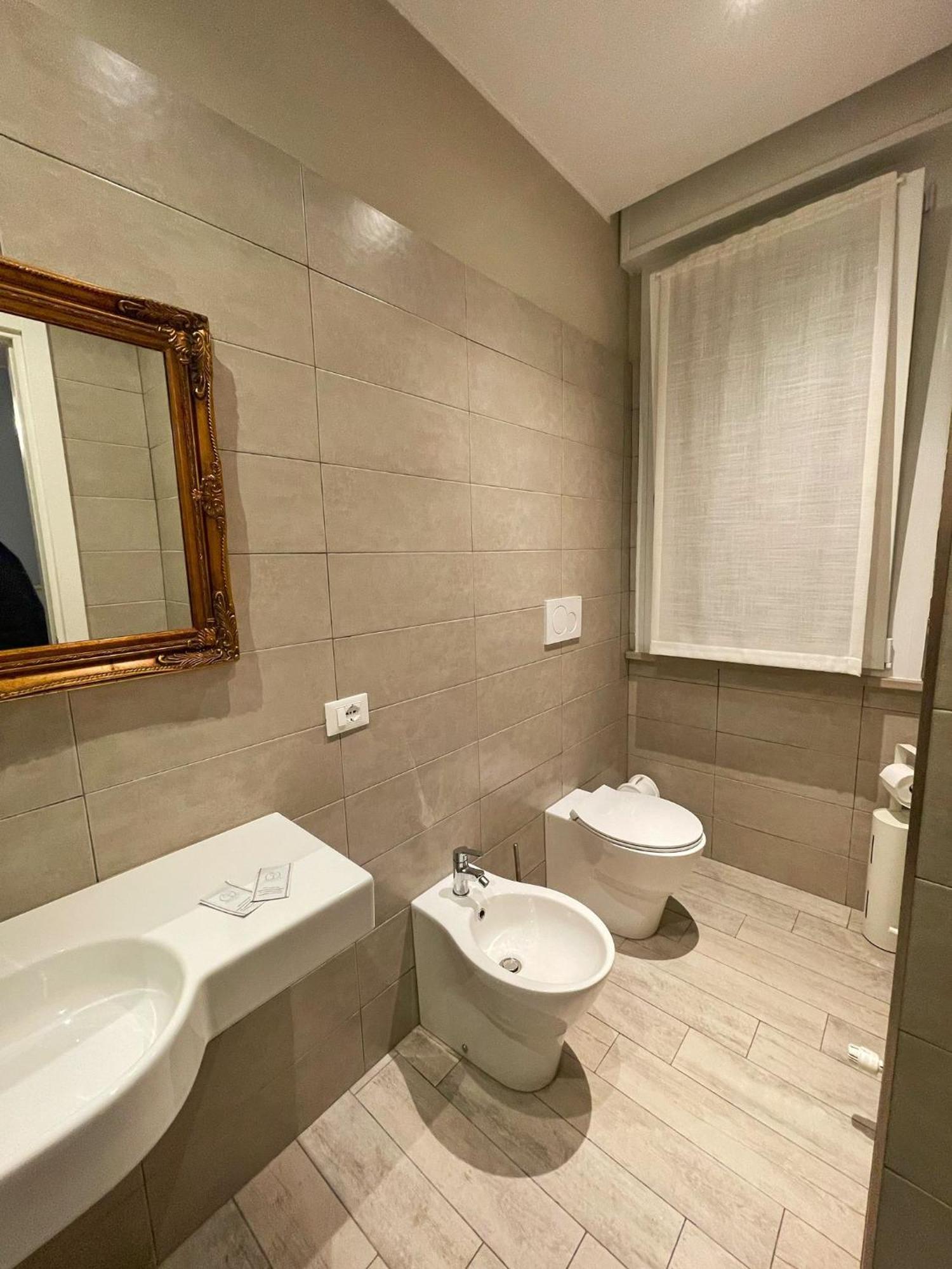 Alla Scaletta - Stanze Con Bagno Privato E Wifi A Pochi Passi Dal Duomo Mirandola Exteriör bild