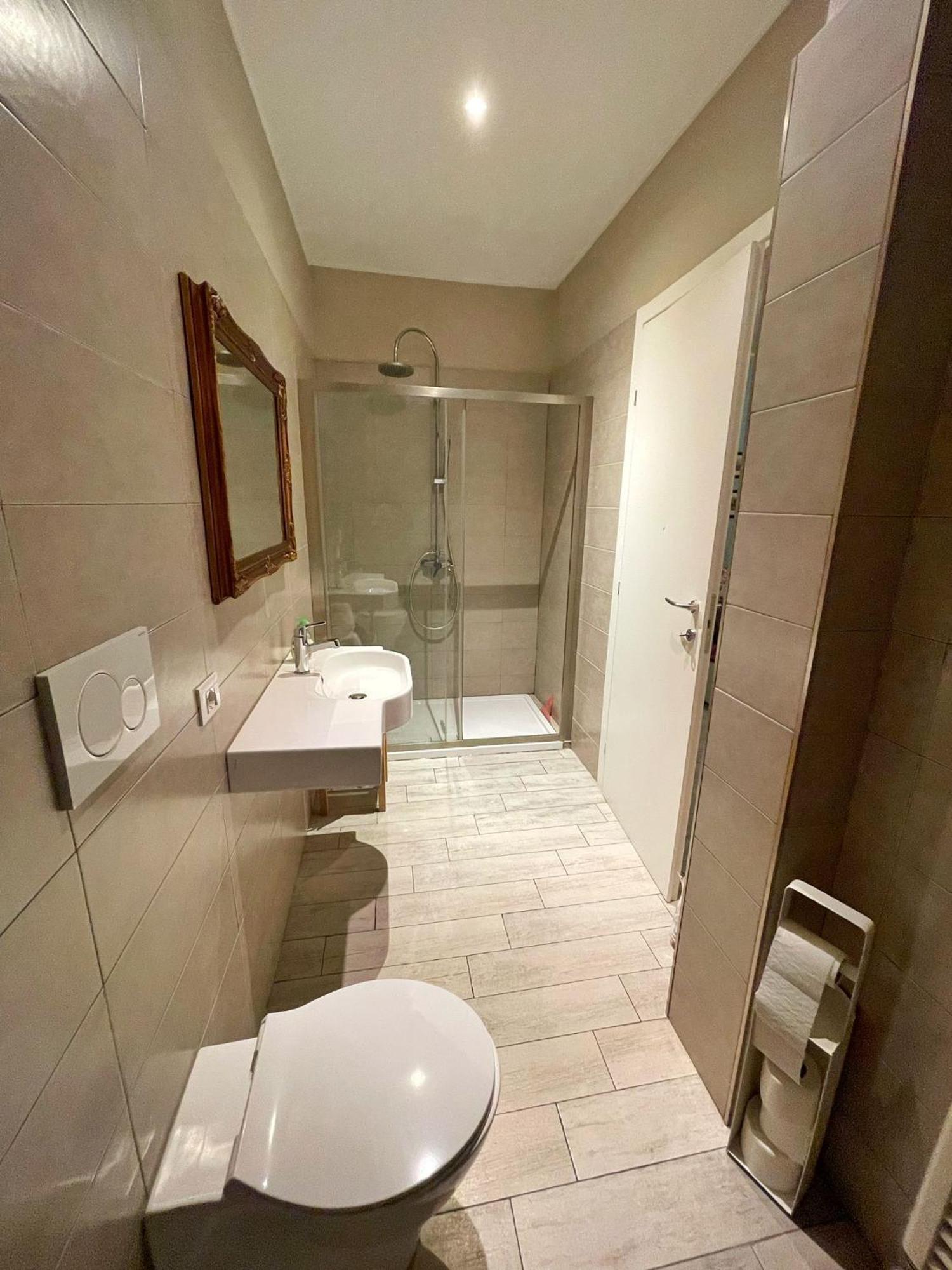 Alla Scaletta - Stanze Con Bagno Privato E Wifi A Pochi Passi Dal Duomo Mirandola Exteriör bild