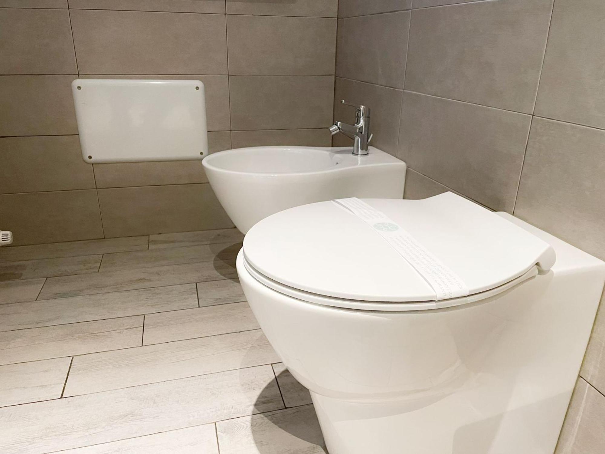 Alla Scaletta - Stanze Con Bagno Privato E Wifi A Pochi Passi Dal Duomo Mirandola Exteriör bild