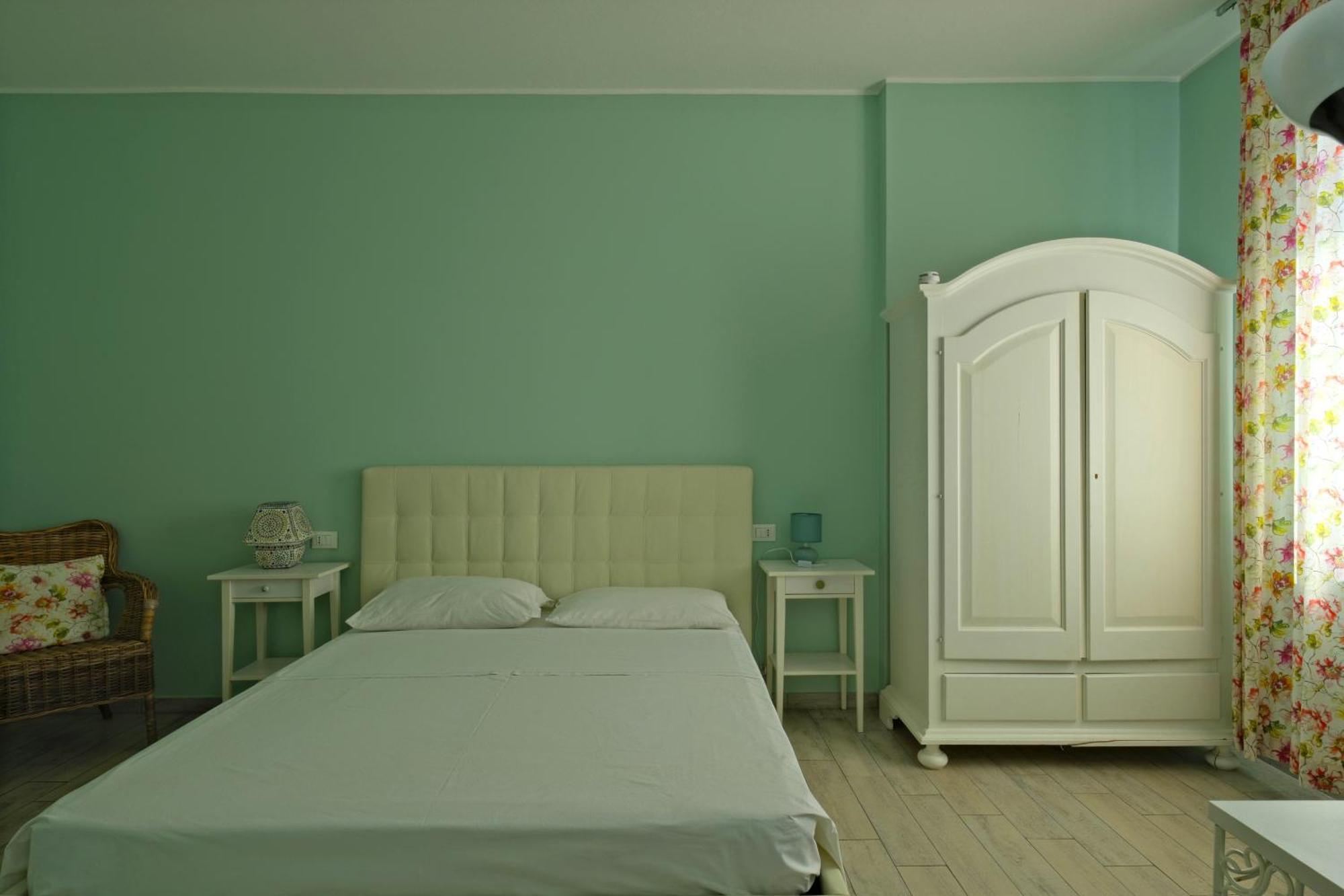 Alla Scaletta - Stanze Con Bagno Privato E Wifi A Pochi Passi Dal Duomo Mirandola Exteriör bild