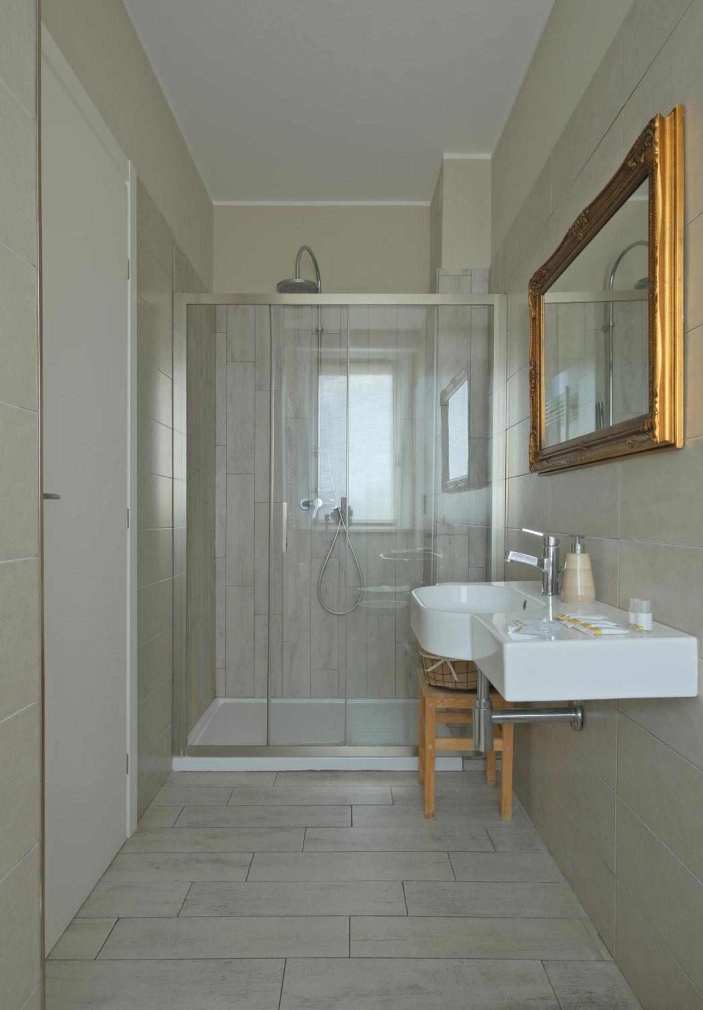 Alla Scaletta - Stanze Con Bagno Privato E Wifi A Pochi Passi Dal Duomo Mirandola Exteriör bild