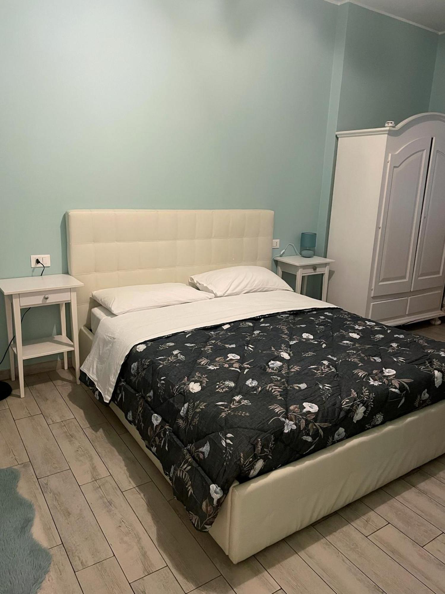 Alla Scaletta - Stanze Con Bagno Privato E Wifi A Pochi Passi Dal Duomo Mirandola Exteriör bild